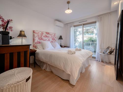 La Roya Luxury Apt Near Beach Pool AC Parking