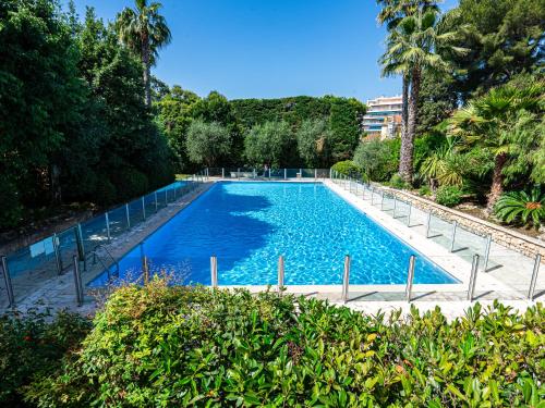 La Roya Luxury Apt Near Beach Pool AC Parking