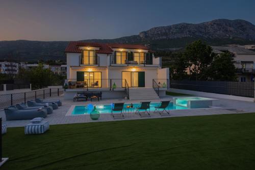 Villa Perla M, Sea view Villa with Heated pool
