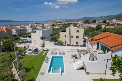 Villa Perla M, Sea view Villa with Heated pool
