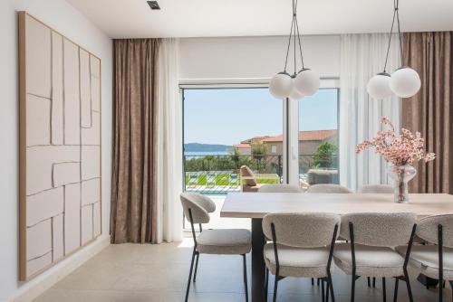 Villa Perla M, Sea view Villa with Heated pool
