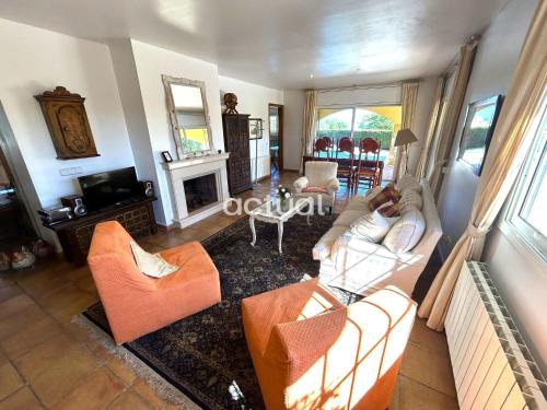 an overhead view of a living room with couches and a fireplace at Casa Torrebosca 43 in Platja d'Aro