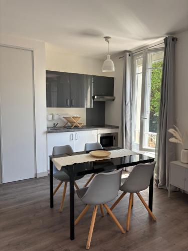 Studio moderne avec terrasse