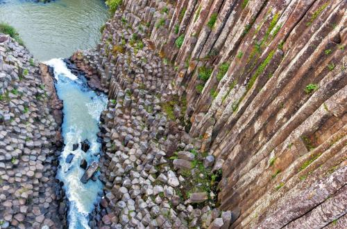 an aerial view of a river next to a rock wall at Cabañas Green Life, Huasca de Ocampo in Huasca de Ocampo