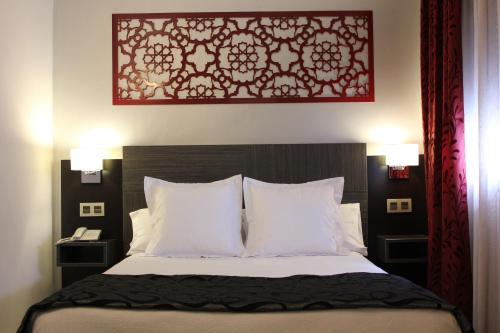 Hotel Venecia tesisinde bir odada yatak veya yataklar