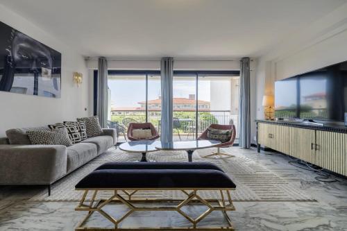 -CLR- Charming 3-Bedroom Apartment in the Heart of Cannes
