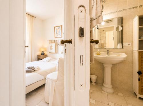 Provencal apartment - walk to beach and Palais