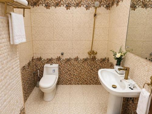 a bathroom with a toilet and a sink at سويت tolan in Hail