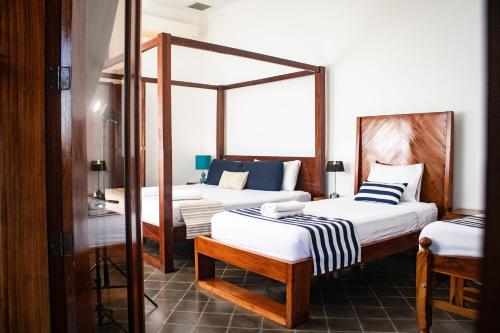 Gulta vai gultas numurā naktsmītnē Hotel and Coffe Azul