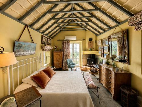 a bedroom with a large bed in a room at Cortijo La Hoya in El Bujeo