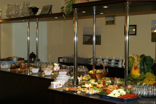 Comida en o cerca de este hotel