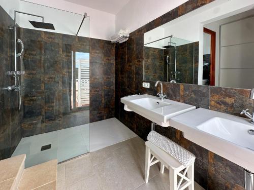 a bathroom with a sink and a shower at Hotel Rural Can Maries in Puerto de San Miguel