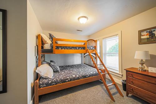 a bedroom with two bunk beds and a desk at The Berlin Guesthouse in Millersburg