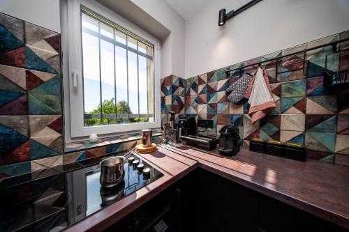 a kitchen with mosaic tiles on the wall at Casa Frida in Manđelos