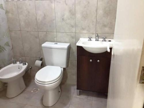 Ένα μπάνιο στο Apartamentos Los Teros