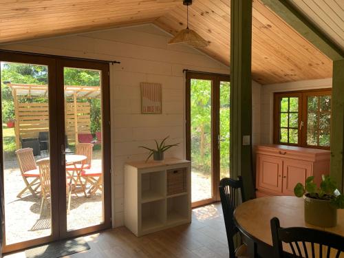 a screened in porch with a table and chairs at Chalet bucolique in Saint-Étienne-de-Chigny