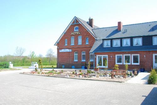 a building with a bunch of birds in front of it at Hotel Norden Norddeich in Norddeich
