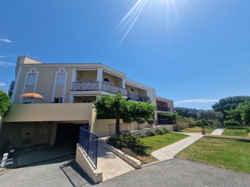 Appartement les Pins Bleus A8