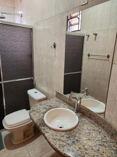 a bathroom with a sink and a toilet at Pousada Coqueiro Verde in Mateus Leme