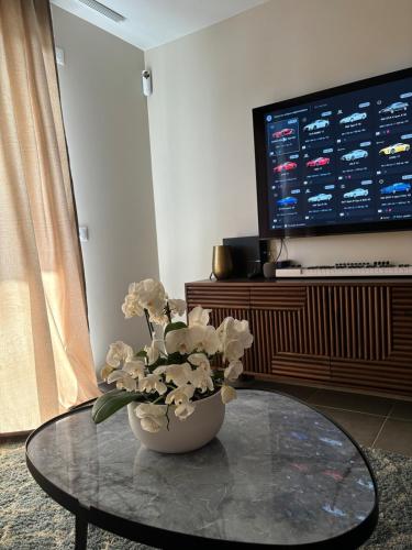 Apartment with sea view and pool photo 13