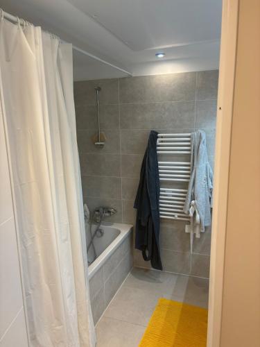 Apartment with sea view and pool photo 4