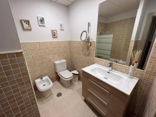Elegant 3BR Apartment Near Calle Larios with Elevator and AC