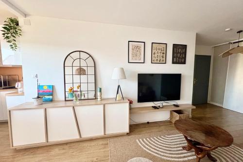 Le BelAir bright with balcony & parking
