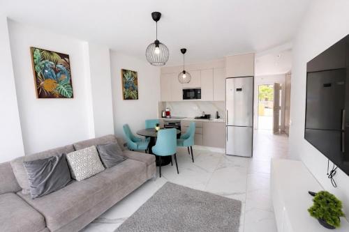 Sunset Apartment 4
