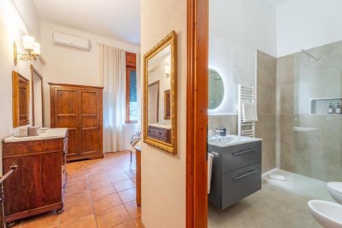 a bathroom with a sink and a toilet and a mirror at B&B Villa il Poggetto in Venturina Terme