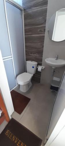 a bathroom with a toilet and a sink at Hotel Don Toño Tolú in Tolú