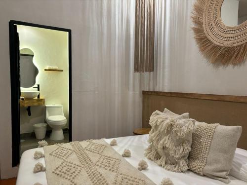 Kamar mandi di ALEIA Hospedaje Centro