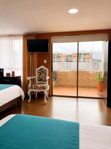 a hotel room with a bed and a balcony at Hotel Posada Leon in Pasto
