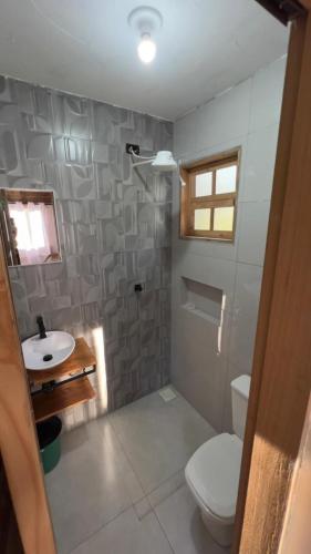 a bathroom with a toilet and a sink at Morada do Sol Petar in Iporanga
