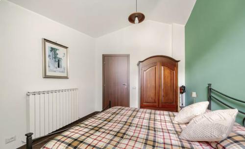 a bedroom with a bed and a wooden door at Central Lux - Casa Caracciolo in Castel di Sangro