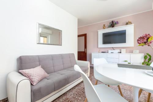 Apartments by the sea Podstrana, Split - 15963