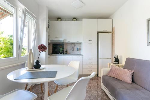 Apartments by the sea Podstrana, Split - 15963