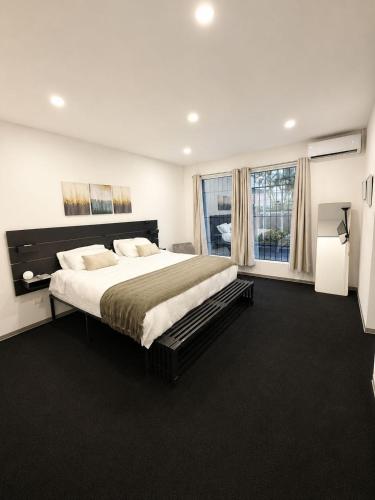 a bedroom with a large bed and a large window at Hostal Boutique Zona Rosa - San Benito in San Salvador