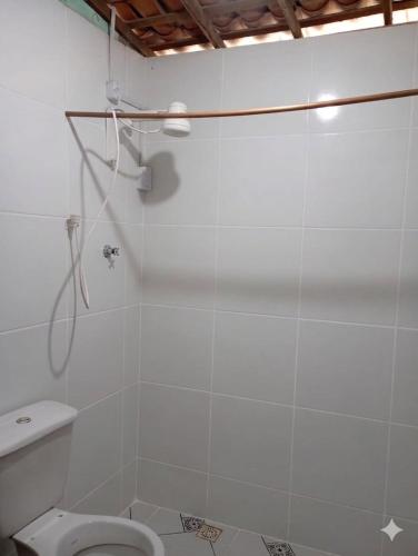 a bathroom with a shower and a toilet at Casa simples e aconchegante in Campina Grande