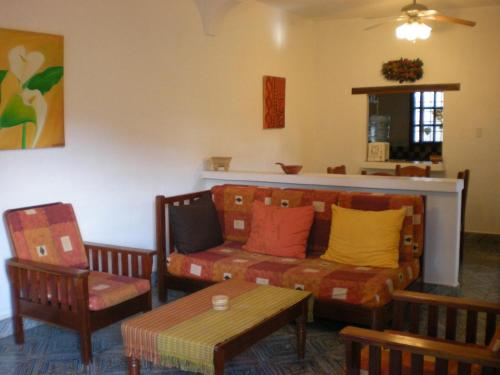 a living room with a couch and a table at Casa Jaguar in Copán Ruinas