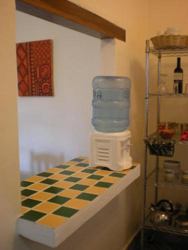 a kitchen with a checkered counter top with at Casa Jaguar in Copan Ruinas