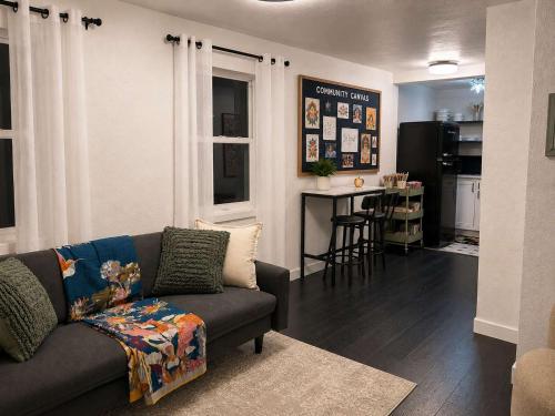 a living room with a couch and a kitchen at The Creative Escape With Community Canvas Loft in Coeur d'Alene