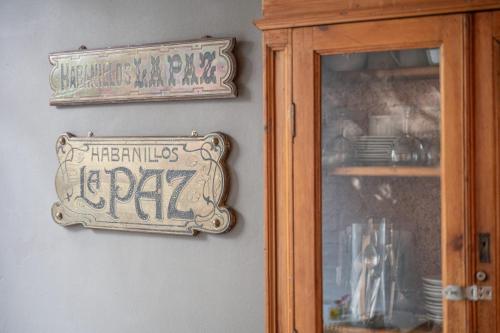 a sign hanging on a wall next to a cabinet at Hotel Casagrande in Paysandú