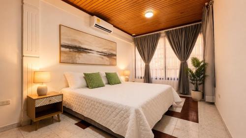 a bedroom with a white bed and a window at Urban House in Florencia
