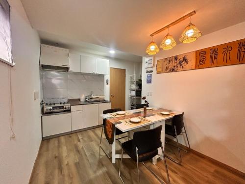 Urban Single-Family Villa 5-Minute Direct JR Access to Tennoji 13-Minute Direct Access to Namba 5-Minute Walk from Hiranoya Station on the Tanimachi JR Double Line 33 Minutes to Nara