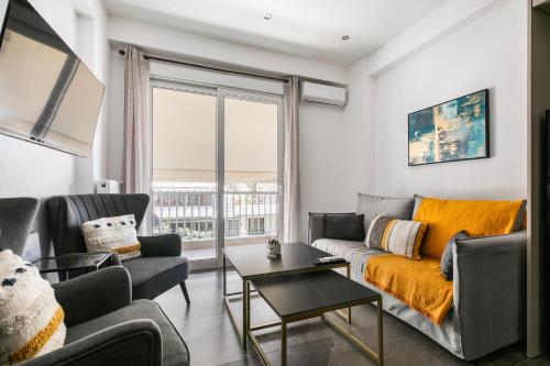 Glimmer 2-Bedroom Apartment in Athens