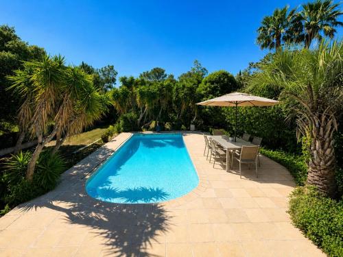 Charmante villa avec piscine et grand jardin