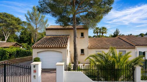 Charmante villa avec piscine et grand jardin