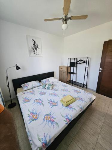 a bedroom with a large bed with a flower pattern at Gabi 1 in Ðuraševići
