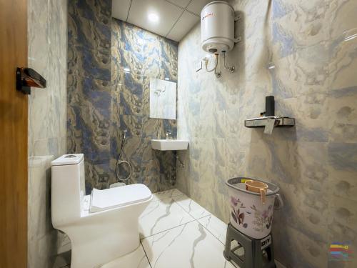 a bathroom with a toilet and a sink at Hotel Shanti Residency Vrindavan in Vrindāvan