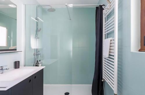 a bathroom with a shower and a sink at EL RINCÓN DE DENVER in Suances